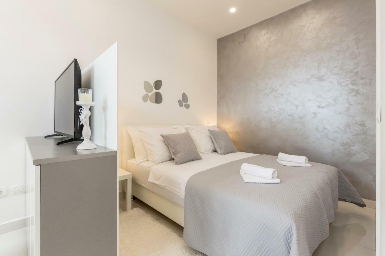 Studio Apartments Twins Спліт Екстер'єр фото